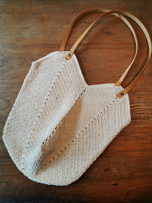 manyjoystudio Handmade Granny square crochet shopping bag raw color with tan leather strap