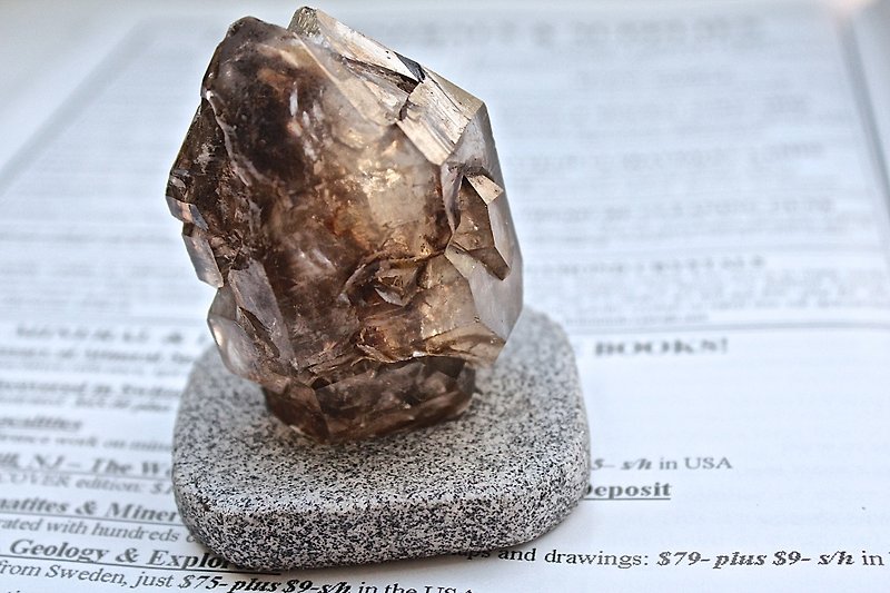 Stone planted SHIZAI ▲ backbone crystal / tea crystal backbone (including the base) ▲ - Items for Display - Gemstone Brown