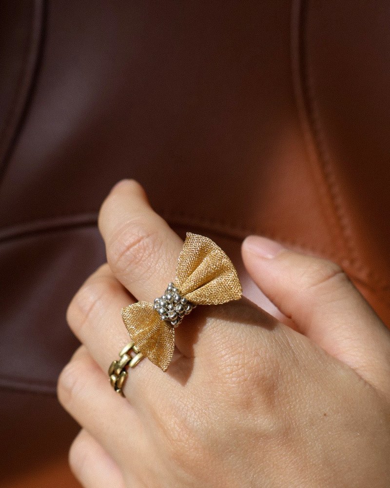 Lace bow braided ring Bronze thick plated 18K gold Japanese bead braided ring gift - แหวนทั่วไป - เครื่องประดับ สีทอง