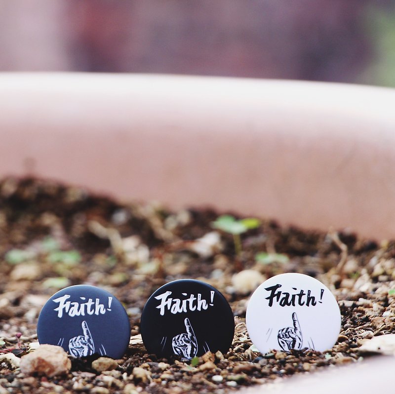 Faith - badge - เข็มกลัด/พิน - พลาสติก สีดำ