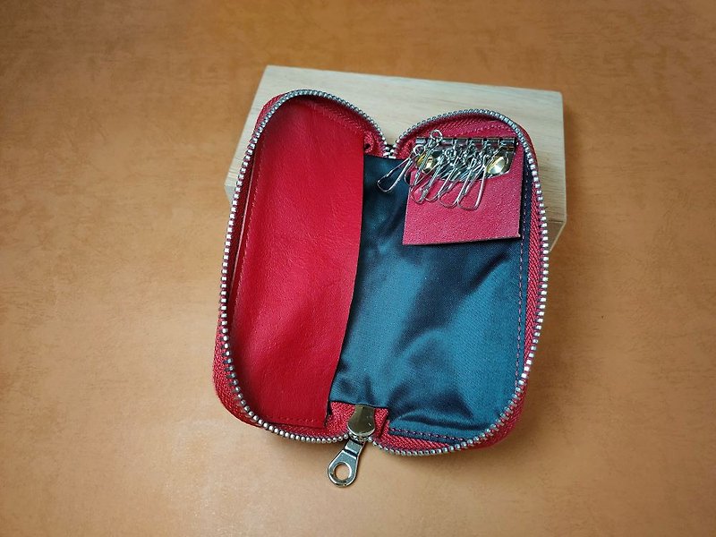 ...replaceable zip key pouch in red cowhide... - ที่ห้อยกุญแจ - หนังแท้ 