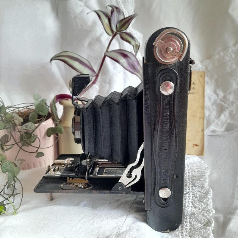 1920s Antique Kodak Folding Camera and Opening and Closing Camera Silver Pendant Special Offer Set - กล้อง - วัสดุอื่นๆ สีดำ