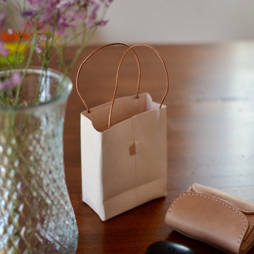 croissant-leather 大人可愛いちょこんとかわいい小物入れ 紙袋のようなミニ革バッグSS 本革 ヌメ革