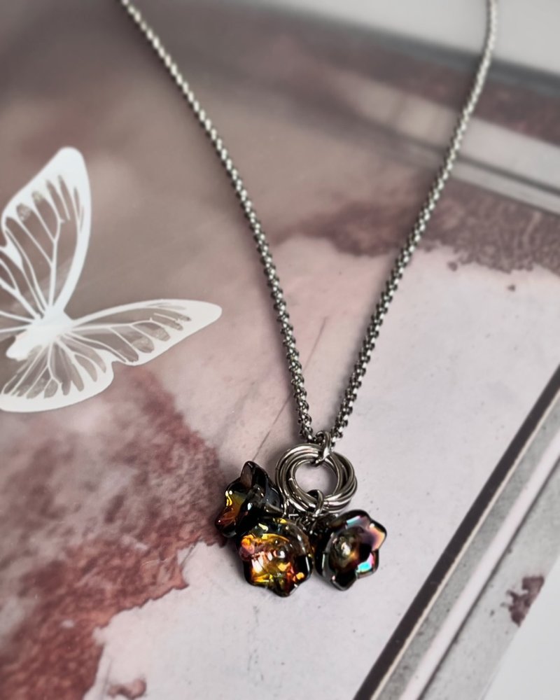 Fantasy fantasy flower earrings (black colored glass) Stainless Steel necklace - สร้อยคอ - สแตนเลส 