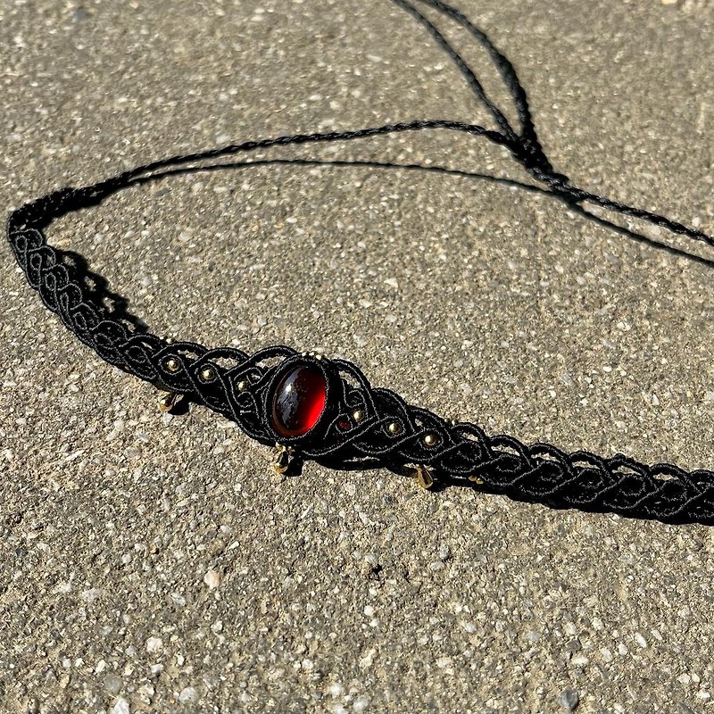 Welcome Yao Macrame hand-woven red Stone necklace clavicle chain Stone necklace Wax thread - Necklaces - Gemstone Black
