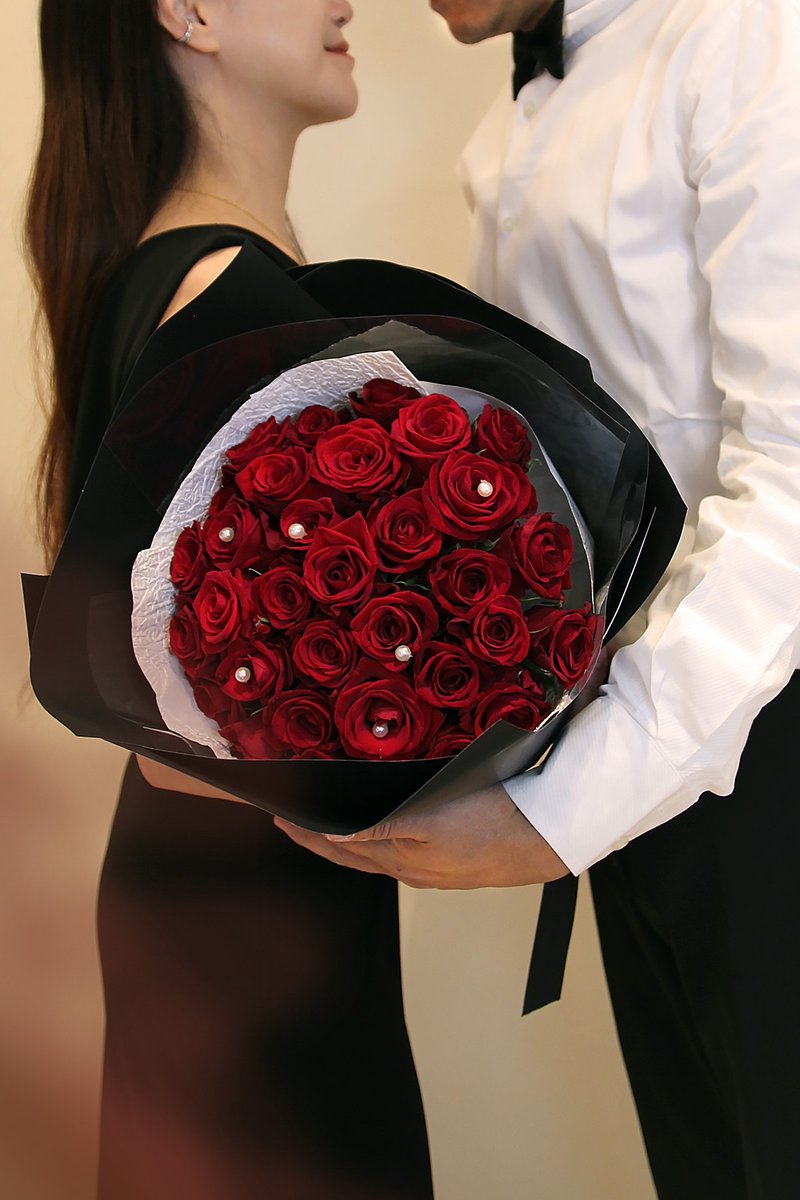Say yes to love 33朵台灣頂級紅玫瑰圓形花束 - 乾燥花/永生花 - 植物．花 
