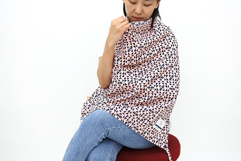 Multi-functional nursing towel Korea Kangaruru Kangaroo baby [style 藕 geometry] with exclusive storage bag - ผ้าให้นม - ผ้าฝ้าย/ผ้าลินิน สึชมพู
