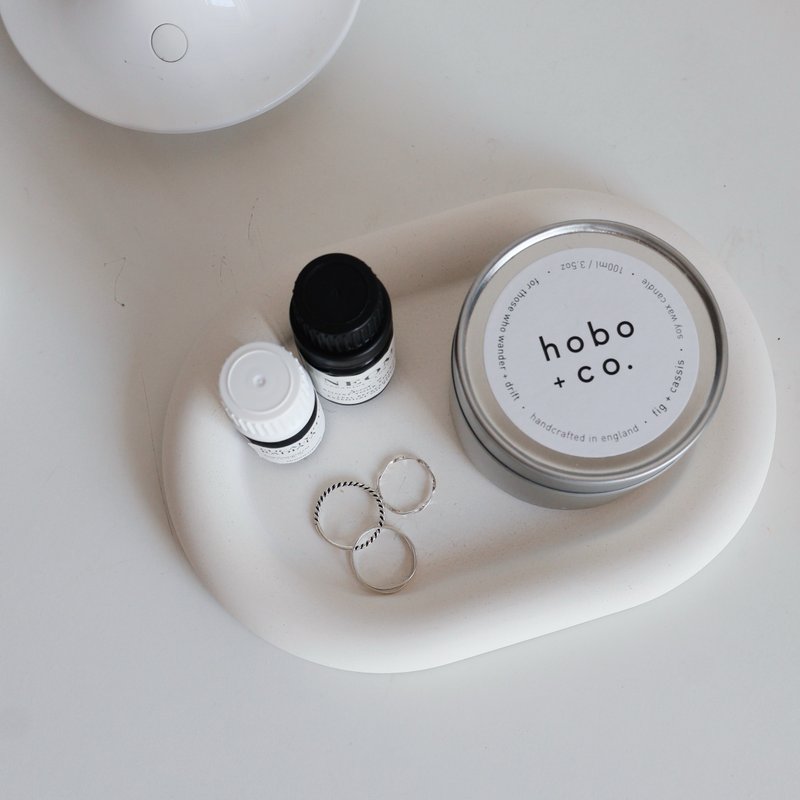 CONCRETE LATTLE 奶霜拿鐵 | 橢圓水泥吸水收納盤・飾品盤 - 收納箱/收納用品 - 石頭 白色