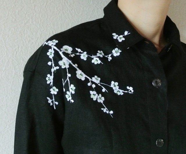 リネンシャツ黒 白梅 設計館 Akka 女裝裇衫 Pinkoi リネンシャツ黒 白梅 設計館 Akka 女裝裇衫 Pinkoi