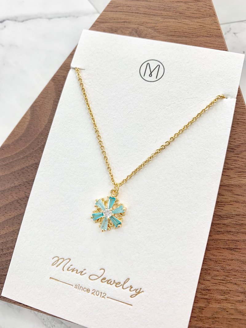 [Valentine's Day Gift Box] 18K Gold Stone Snowflake Necklace Exchange Gift Winter Christmas - Necklaces - Semi-Precious Stones Blue