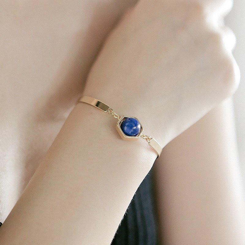 ESCA STUDIO • Planet Neptune series of natural crystal bracelet aquamarine <Stone> - สร้อยข้อมือ - เครื่องเพชรพลอย สีน้ำเงิน