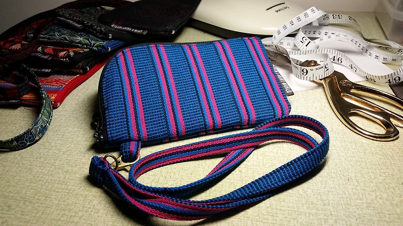 A MIN 手工客製民族風格頸掛手機小物包(賣場布料皆可客製) - 化妝袋/收納袋 - 其他材質 多色
