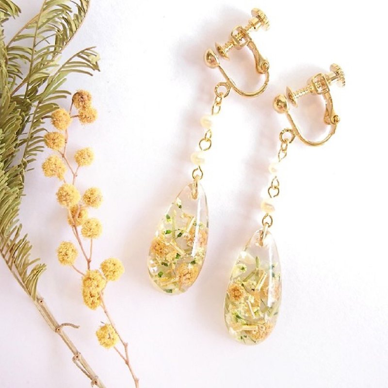 Mimosa and freshwater pearl earrings, earrings - ต่างหู - เรซิน สีเหลือง