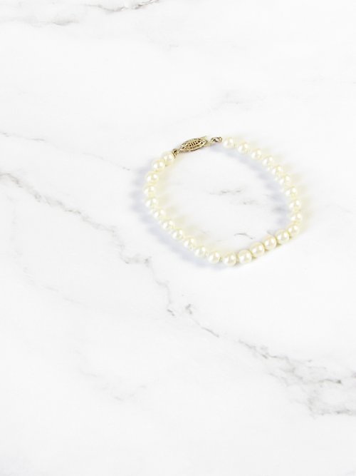 BOITE LAQUE Vintage White Pearl Beads Filigree Clasp Bracelet