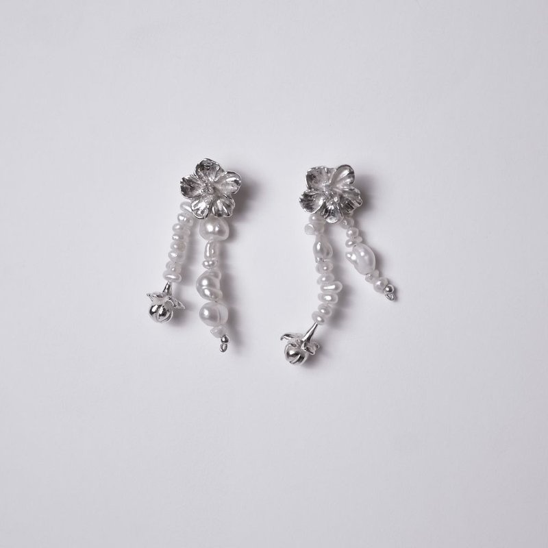 Small cluster peach blossom earrings - ต่างหู - เงินแท้ 