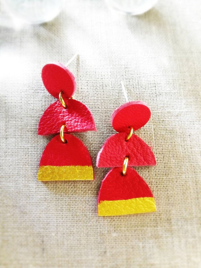 Handmade leather earring blue white and brown color - 耳環/耳夾/耳骨夾 - 真皮 紅色