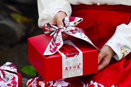 禾果鮮果乾 【禾果】新年快樂絲巾款綜合果乾禮盒