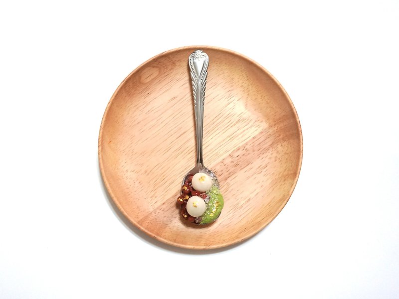 Happiness of a dessert | Japanese dessert Uji golden spoon brooch | Simulation food clay accessories - Brooches - Clay Multicolor