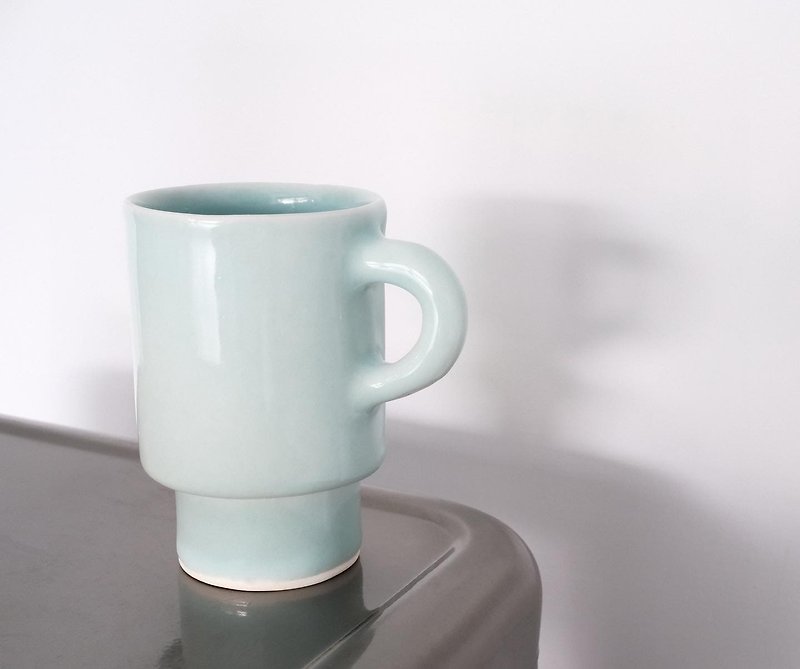 Celadon high platform handle cup - แก้วมัค/แก้วกาแฟ - ดินเผา 