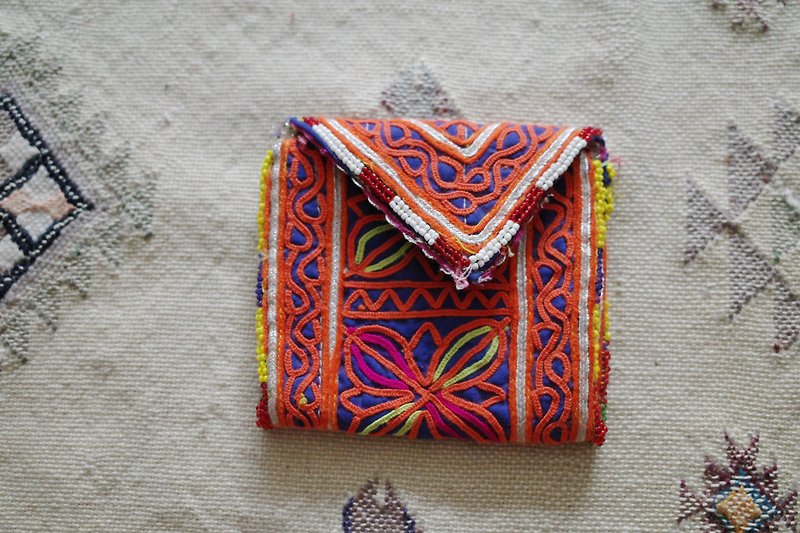 Afghan vintage embroidered fabric remade storage bag model A - กระเป๋าสตางค์ - ผ้าฝ้าย/ผ้าลินิน 