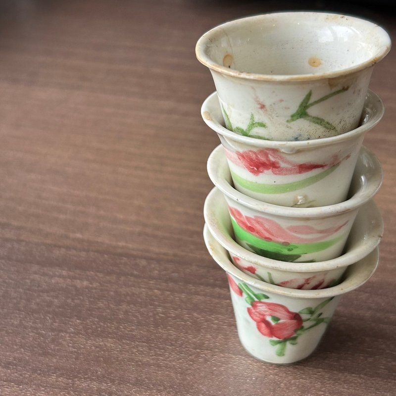 中國 清三代粉彩手繪功夫小杯│手繪古樸一口杯 民窯燒製 - 茶壺/茶杯/茶具 - 陶 多色