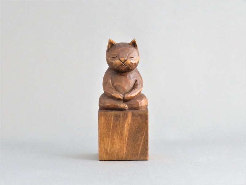 Wood carving cat, such as the Buddha Zen meditation. A1120 - ของวางตกแต่ง - ไม้ สีนำ้ตาล