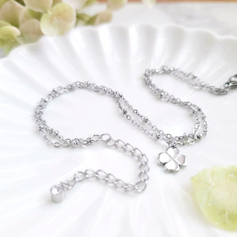 A four-leaf clover. Clover shaped white steel anklet / only two pieces / - กำไลข้อเท้า - สแตนเลส สีเงิน