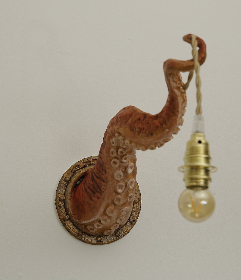 Octopus, Space Tentacle, Cthulhu steampunk vintage statuette designer lamp holde - โคมไฟ - พลาสติก สีแดง