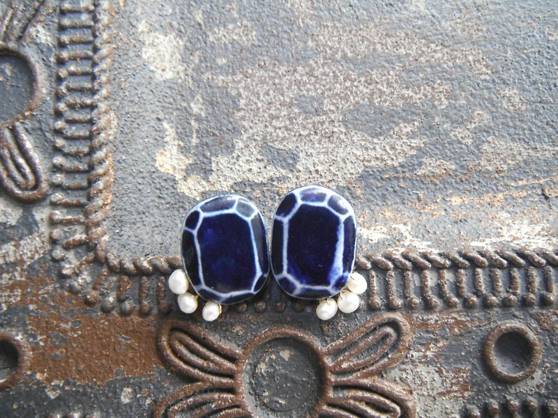 Freshwater pearl pierced earrings / earrings / indigo - ต่างหู - ดินเผา สีน้ำเงิน