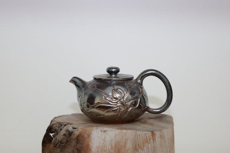 柴燒茶壺/荷花雕紋/200ml/瀧間拾光 - 茶壺/茶杯/茶具 - 陶 