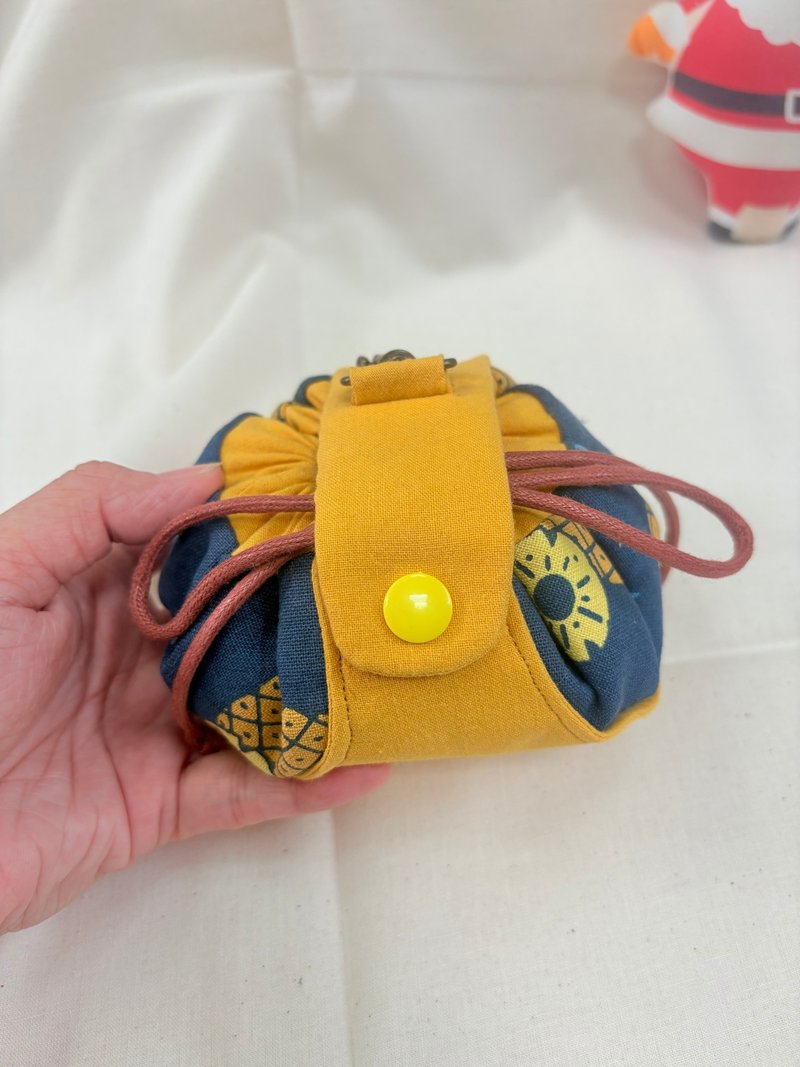 圓形束口袋-鳳梨 - 零錢包/小錢包 - 棉．麻 黃色