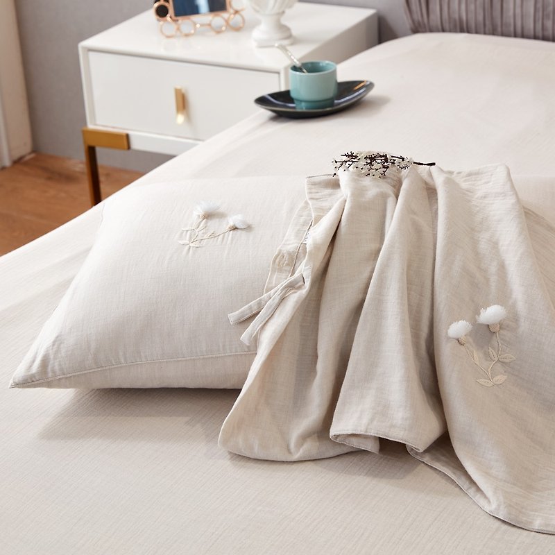 A pair of natural cotton and skin-friendly pillowcases dyed with plants and plants, hand-embroidered, can be customized in size-white - เครื่องนอน - ผ้าฝ้าย/ผ้าลินิน ขาว