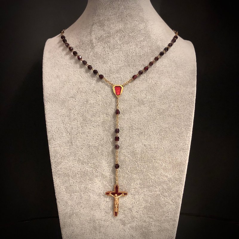 French Catholic Rose Red Glass Beads Gold Plated Enamel Cross Rosary Beads - สร้อยคอยาว - วัสดุอื่นๆ สีทอง