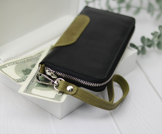 Large wallet with top wrist strap