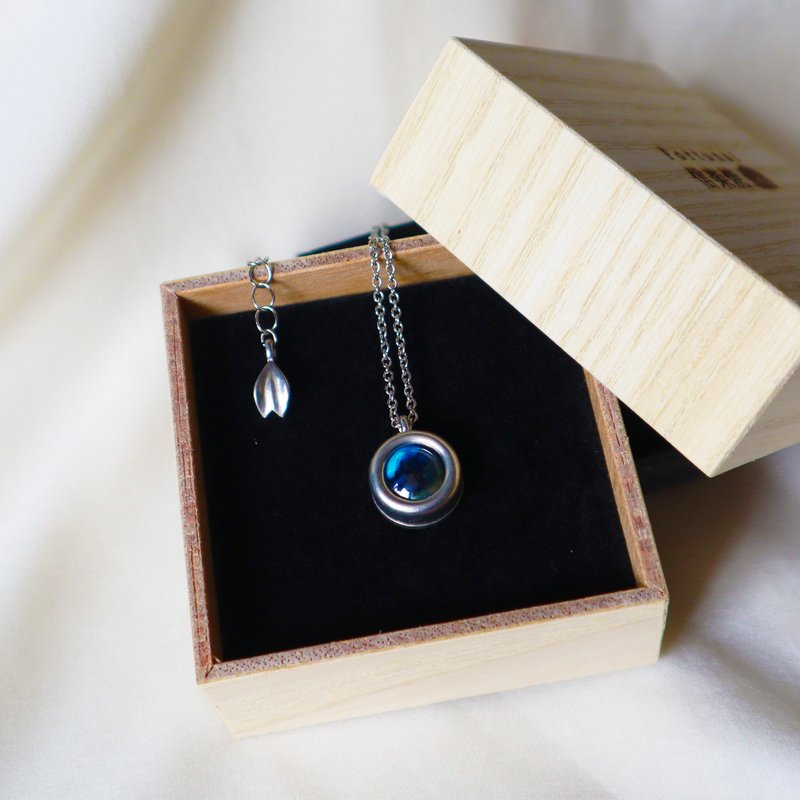 New item featured in magazine [Shigaraki ware] Supreme Blue Jade Blue Jade series Ceramic necklace Traditional craft Box included - Necklaces - Pottery Blue