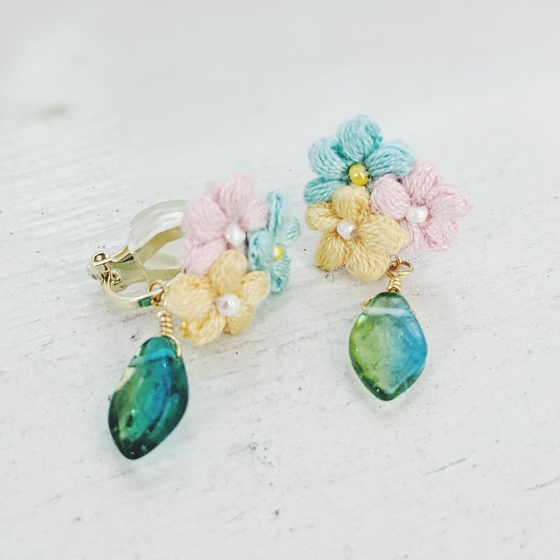 串珠 鉤針 編織 刺繡耳環 微鉤花 - 耳環/耳夾/耳骨夾 - 其他材質 粉紅色