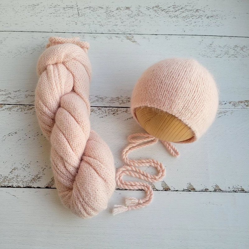 Peach Fluffy Newborn Hat with Wrap, Knitted Photo Props - 嬰兒手鍊/飾品 - 羊毛 粉紅色