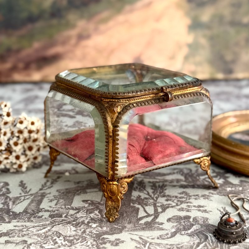 Stunning ornate French antique large jewelry box brass frame bevel glass jewelry - อื่นๆ - วัสดุอื่นๆ 