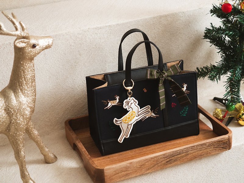 【客製化禮物】Happy Goat Box Bag -Navy 包包 (M) - 手提包/手提袋 - 繡線 藍色
