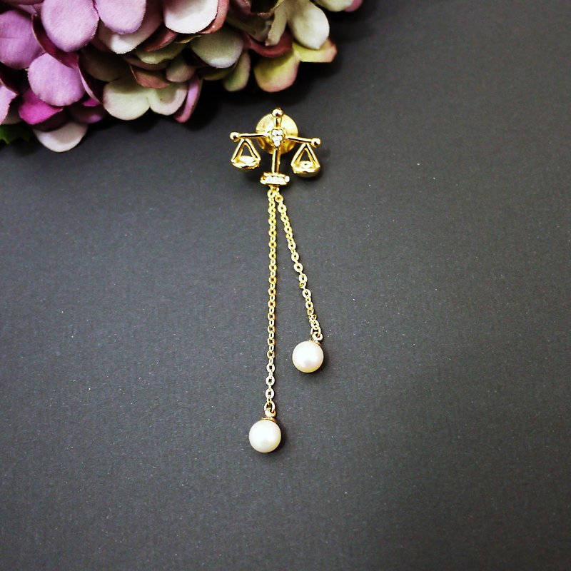 Classic French Elegant Hanging Brooch - Brooches - Other Metals Gold