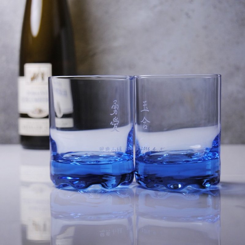 (一對價)220cc【婚禮小物祝福酒杯】(中文雕刻版)深海藍義大利 Bormioli Rococo威士忌對杯組 結婚禮物 - 茶壺/茶杯/茶具 - 玻璃 藍色