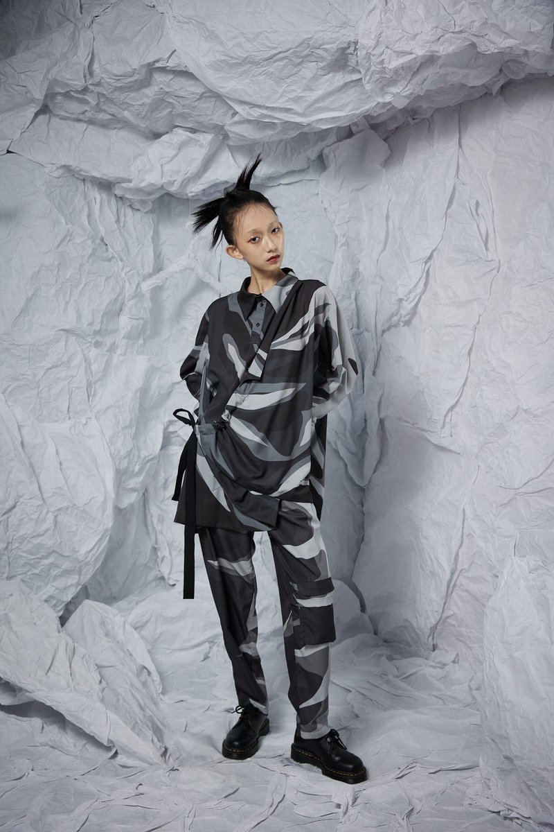 INF 22SS 2D黑印花擋片變形襯衫 - 女襯衫 - 聚酯纖維 黑色