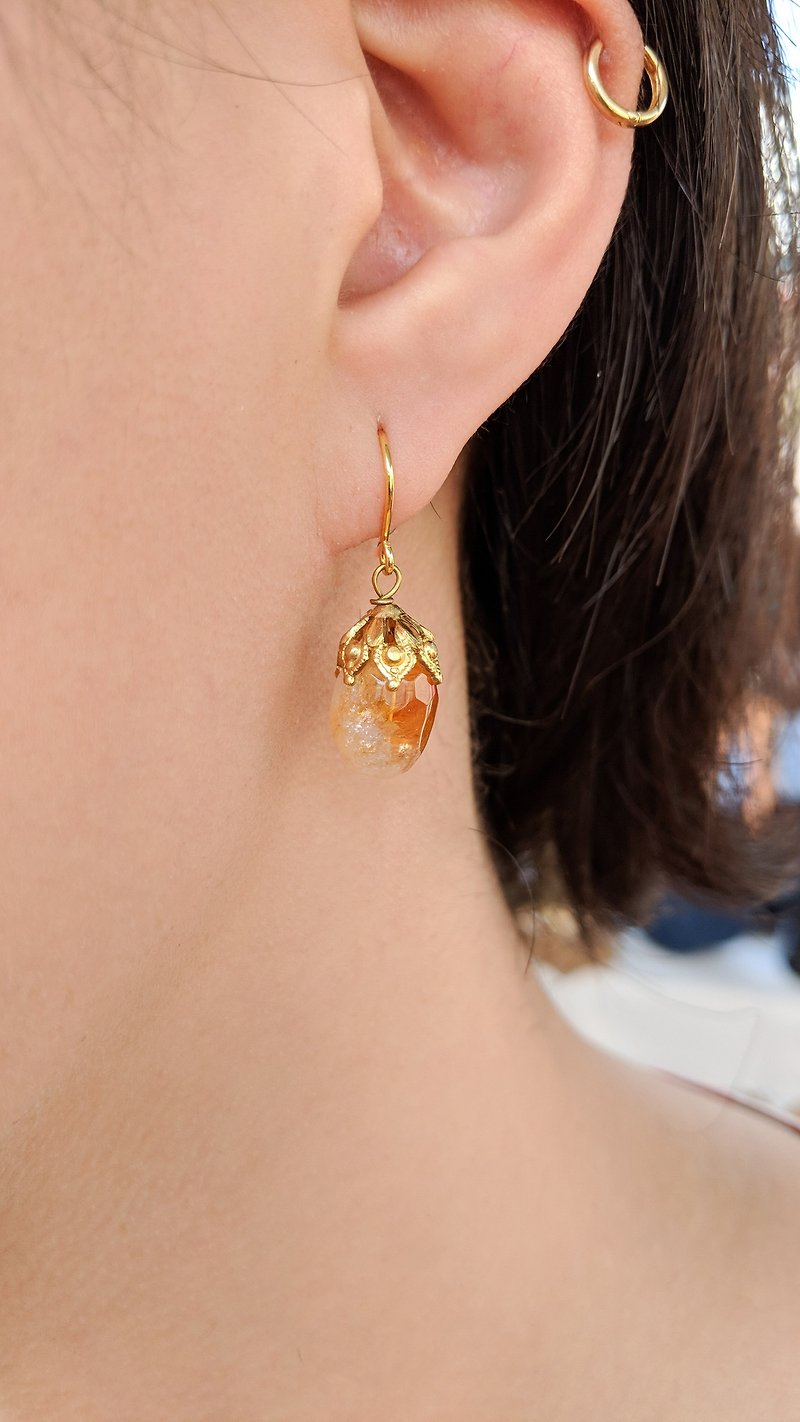 黃水晶鏤空花蓋垂墜耳環 - 耳環/耳夾 - 寶石 黃色