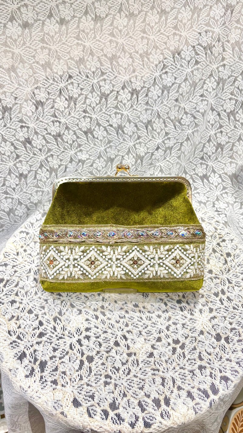 MBC ハンドメイド 18cm角型がま口 ベルベット刺繍ストラップ クリスマスグリーン - ショルダーバッグ - コットン・麻 グリーン