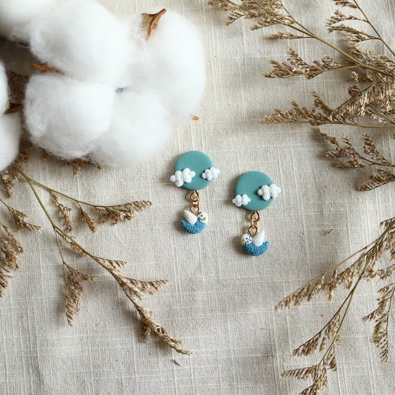 [Little Birds Flying] Budgie Bird Earrings Parrot Earrings Clay Earrings/ Clip-On - Earrings & Clip-ons - Clay Blue