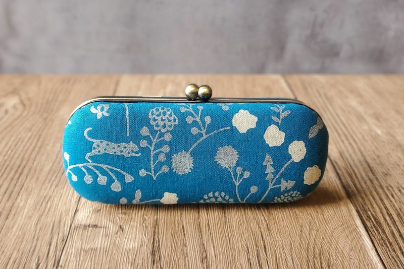 日本布 燙銀豹與碎花 口金盒 眼鏡盒 - 眼鏡盒/眼鏡布 - 棉．麻 