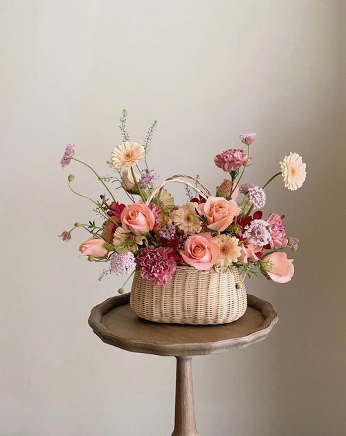 シルビア 花 薔薇 花瓶 バンケット オレンジ背景 額縁 アート 篠崎晴夫 白い背景のオレンジの花 花 絵画 油絵 静物画 一点物