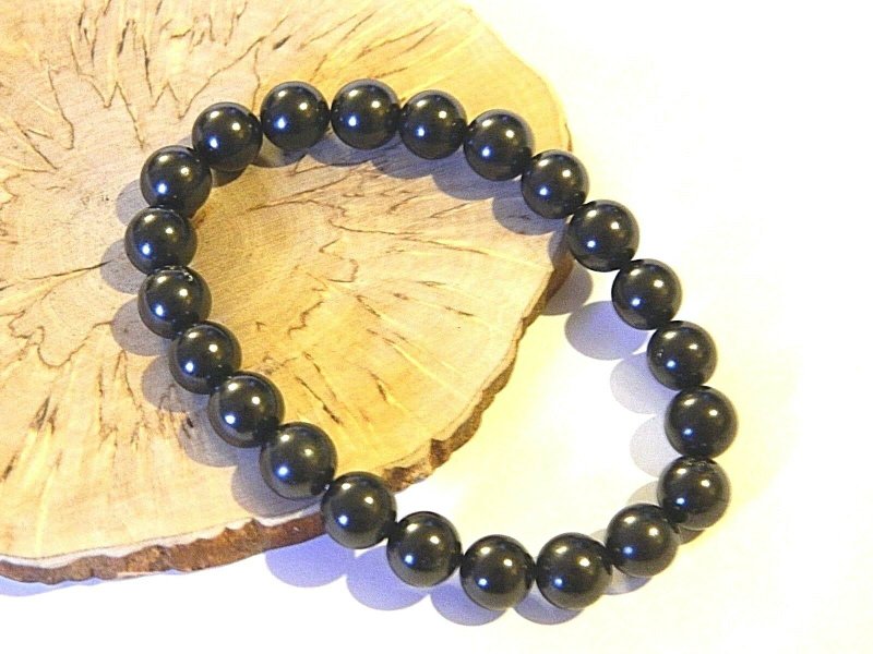 Shungite bracelet, stretchy beaded bracelet, black beads 8 mm - 手鍊/手環 - 石頭 