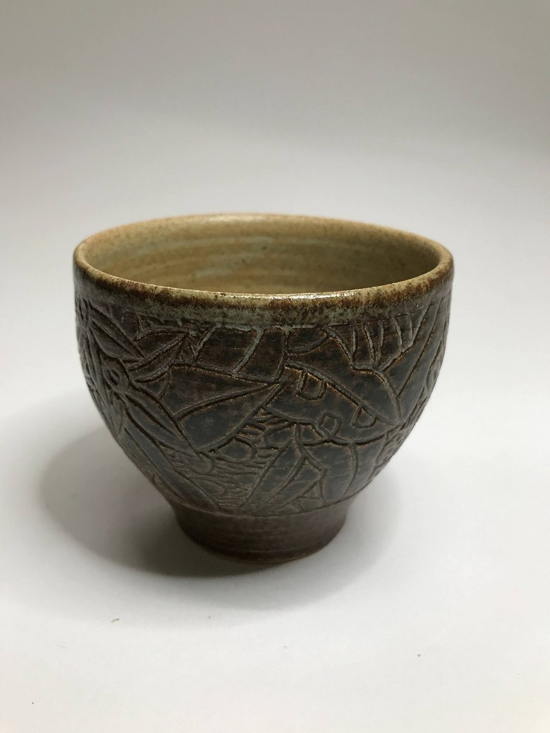 Zeng Yonghong   grey glaze carved cup - Teapots & Teacups - Pottery 