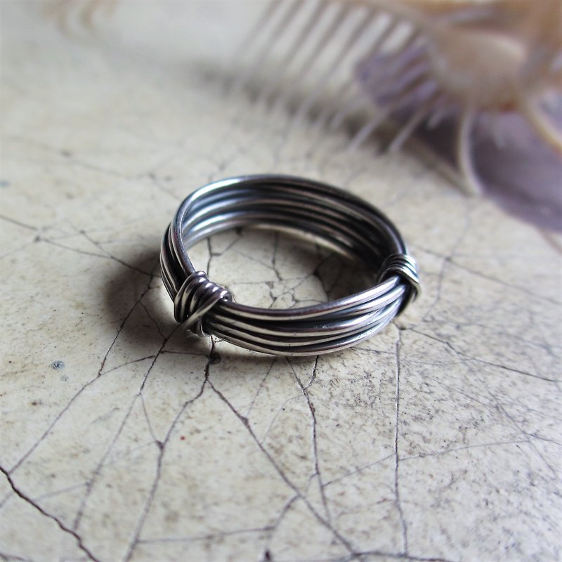 Wire Silver Ring - 戒指 - 其他金屬 銀色